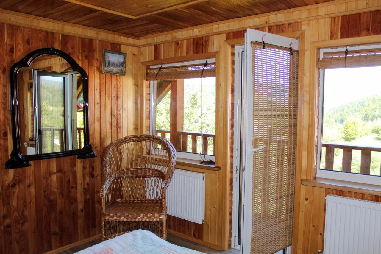 Котедж "Карпатський Краєвид" Yaremche Ngoại thất bức ảnh