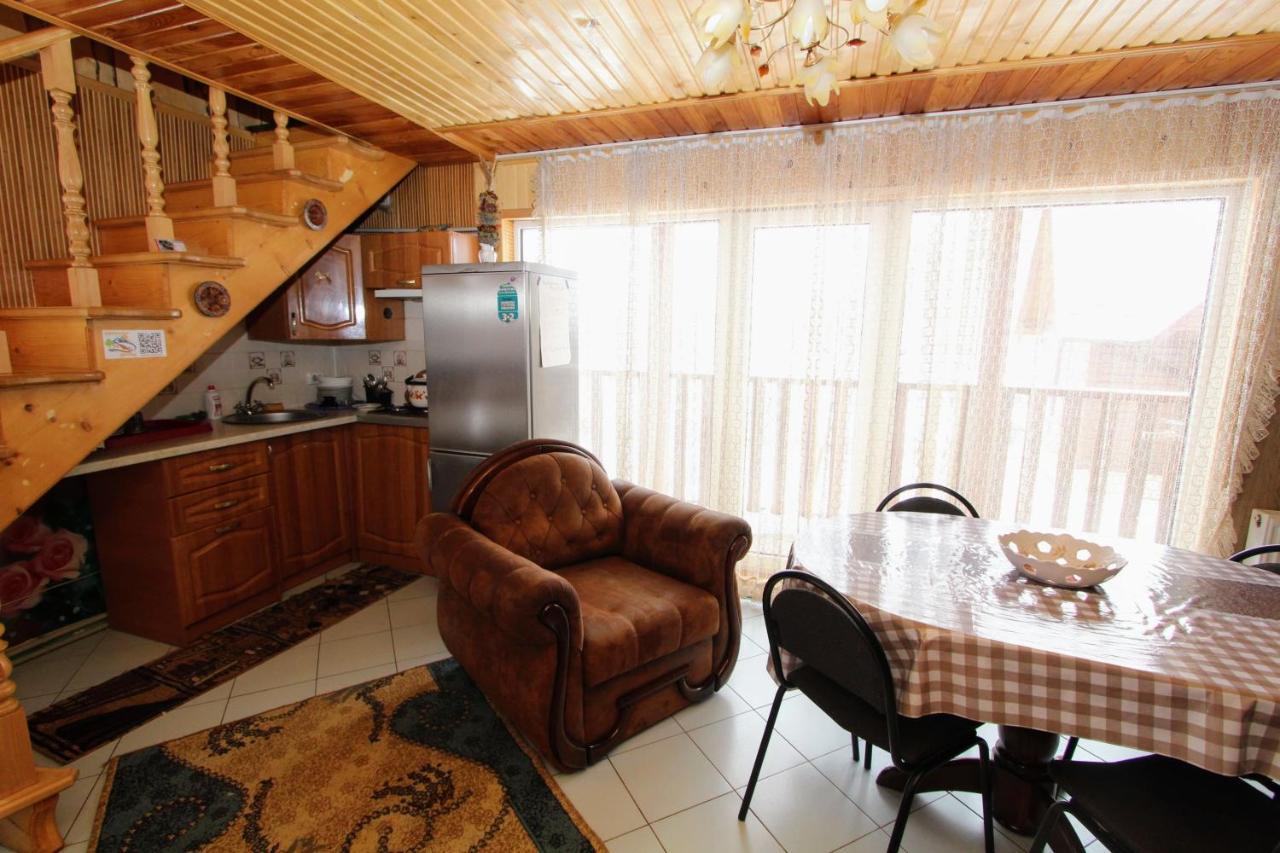 Котедж "Карпатський Краєвид" Yaremche Ngoại thất bức ảnh
