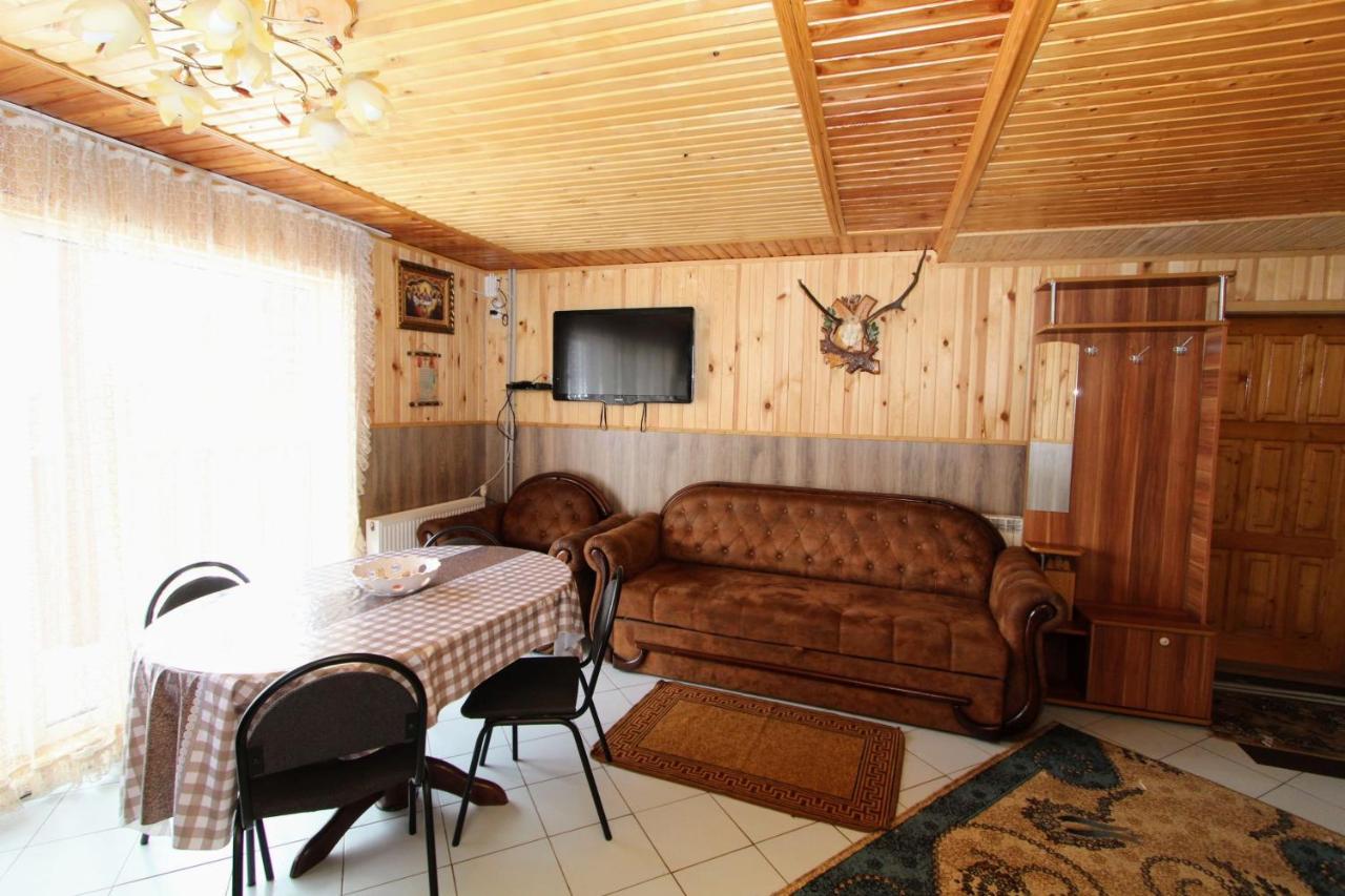 Котедж "Карпатський Краєвид" Yaremche Ngoại thất bức ảnh